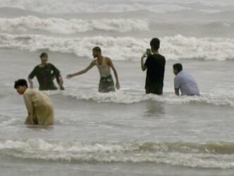 Sea swimming banned in Karachi for Eid Holidays