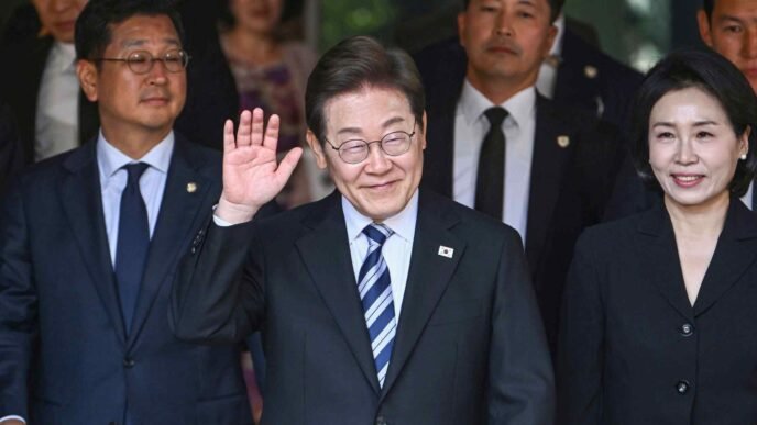 South Korea's Lee should not slow efforts to improve Japan ties