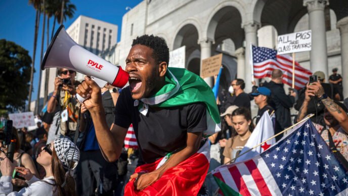 Spanish-language misinformation on Los Angeles immigration protests push a familiar theme