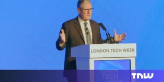 Starmer tells UK to ‘push past’ AI job fears as tech leaders raise alarm