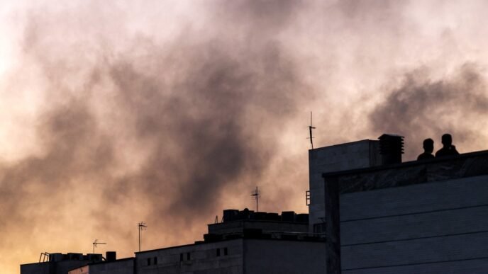 Will Israel's airstrikes cause the collapse of the Iranian regime?